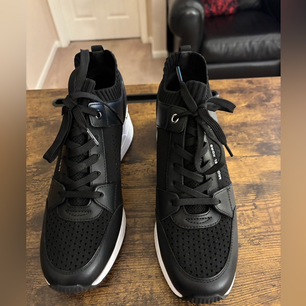 Michael Kors Black/White Athletic Shoes 8.5. New/Excellent condition.
